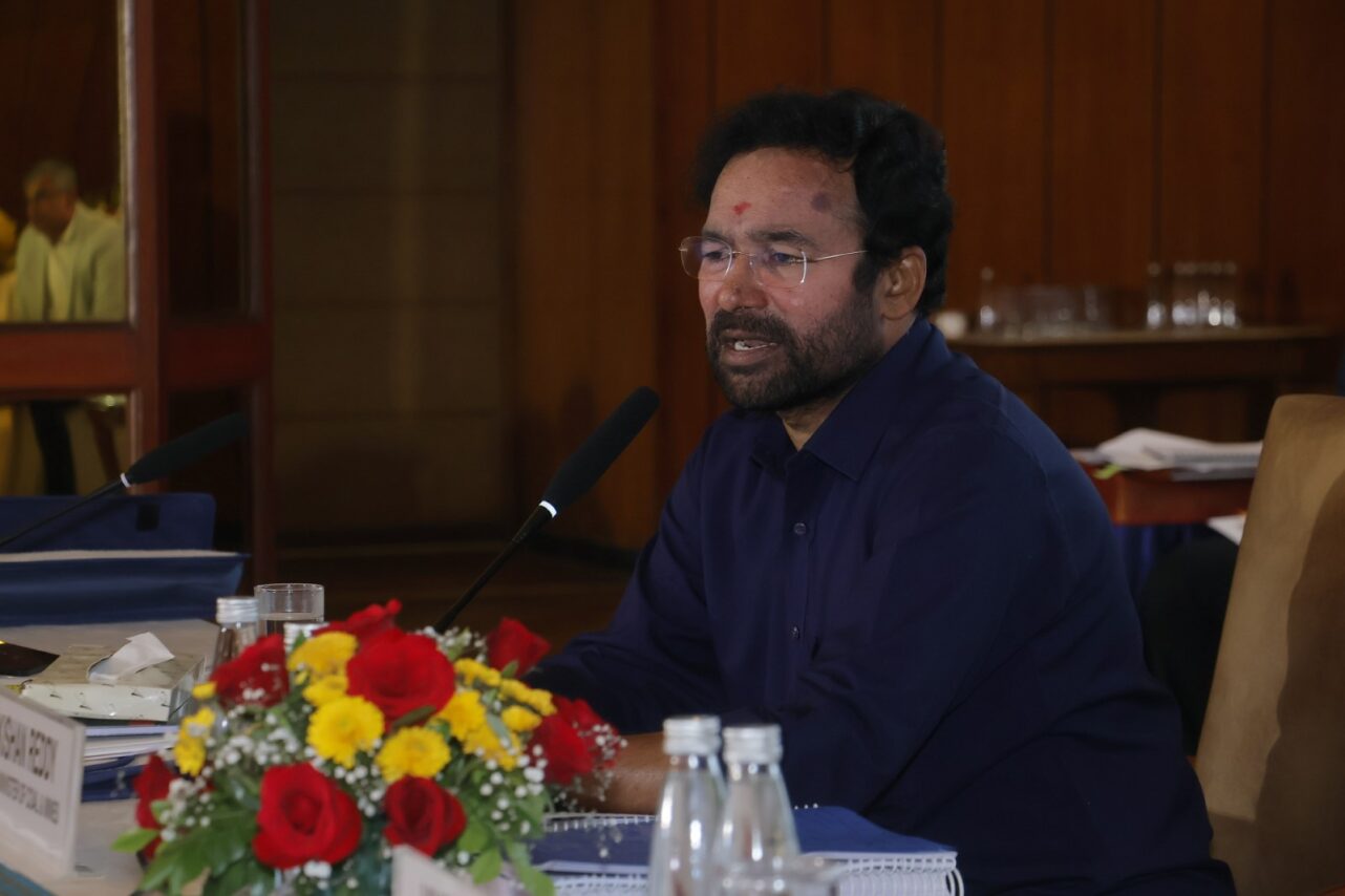 Hon’ble Minister of Coal and Mines, Shri G. Kishan Reddy, along with Hon’ble Minister of State for Coal and Mines, Shri Satish Chandra Dubey, and senior dignitaries on the dais at the half-yearly 