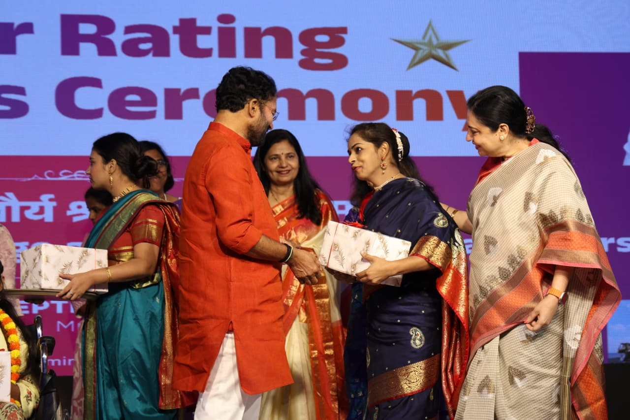 Hon’ble Minister of Coal and Mines, Shri G. Kishan Reddy, presented tokens of appreciation to specially abled children at the Star Rating Awards in Mumbai.