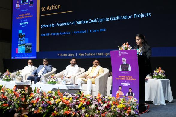 Hon’ble Union Minister of Coal & Mines, Shri G. Kishan Reddy, and Hon’ble Minister of State of Coal & Mines, Shri Satish Chandra Dubey, along with senior officials of the ministry, are listening to a presentation. 